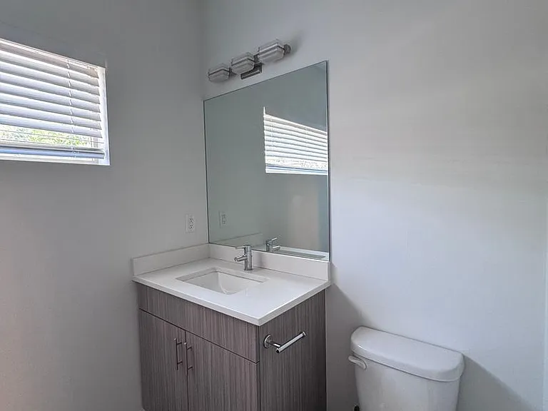 1298 Meade St — Photo 1