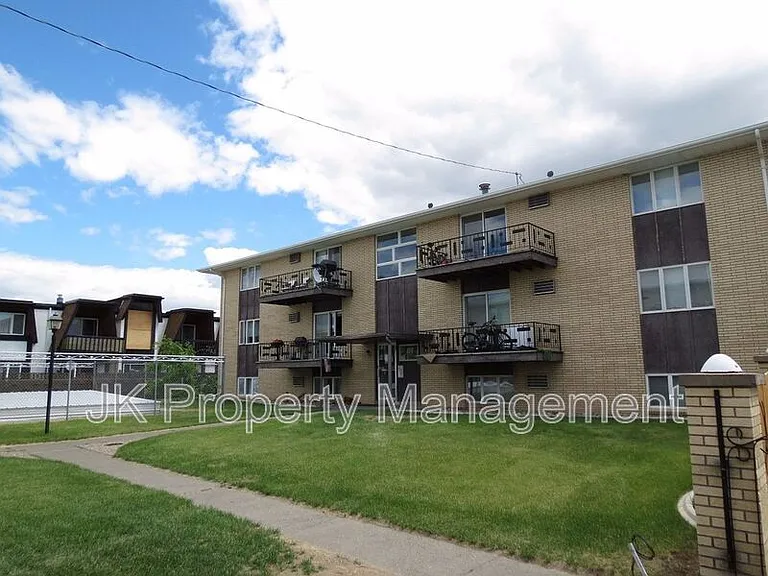 1401 2b St S #21 — Photo 2