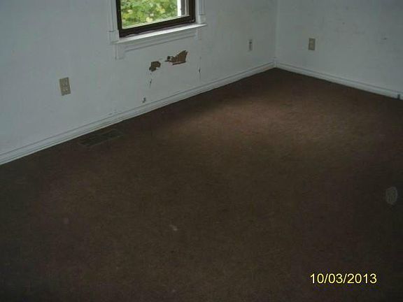 4th image of 1323 Lexington Ave