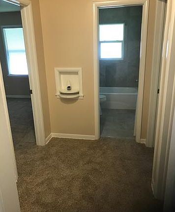4th image of 406 S 69th Ave E