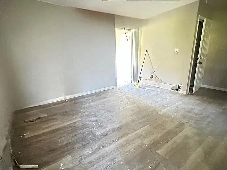 3 bed, $2,100 — Photo 3