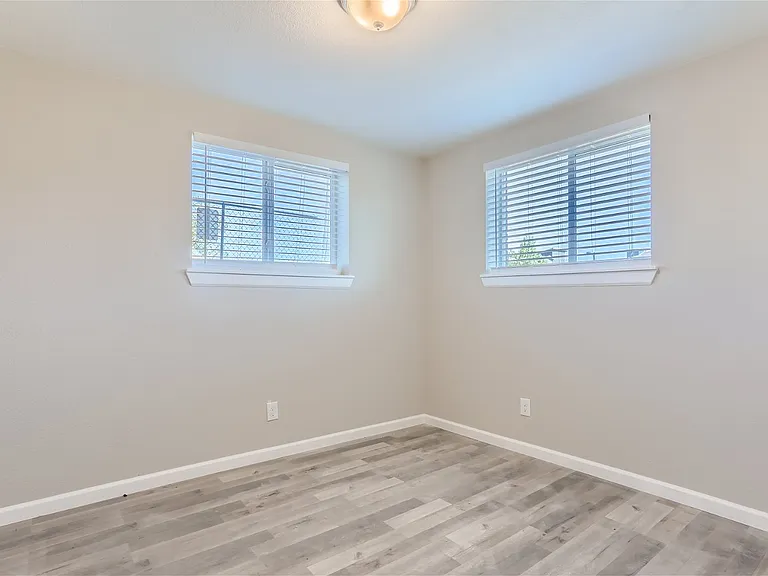 2545 Kenton St #B — Photo 9