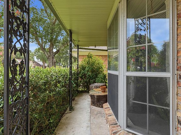 4th image of 2216 Peach Ln