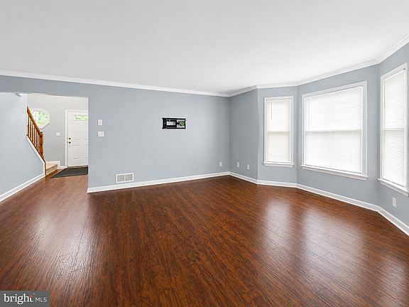3rd image of 562 Kelker St