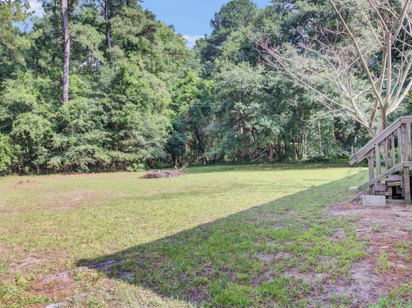 650 Park Cir, Holly Hill, SC 29059