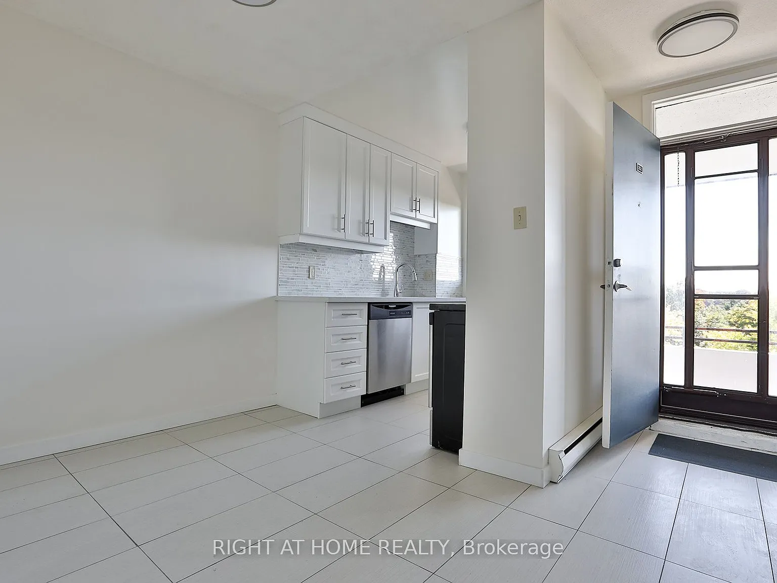 3 bed, $2,950 — Photo 4