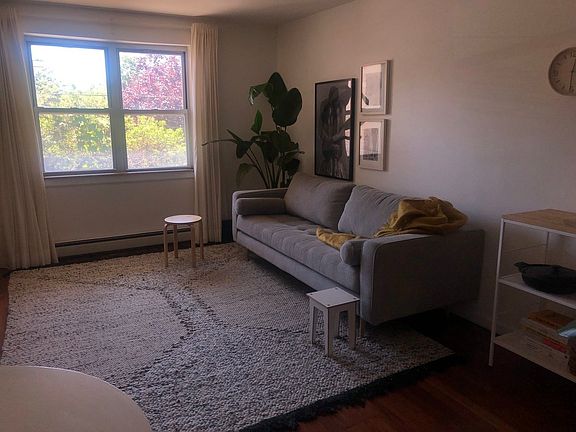 3rd image of 122 Boerum St APT 2R