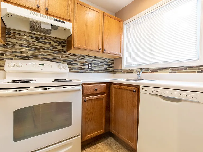 1433 Shipley Ferry Rd E — Photo 7