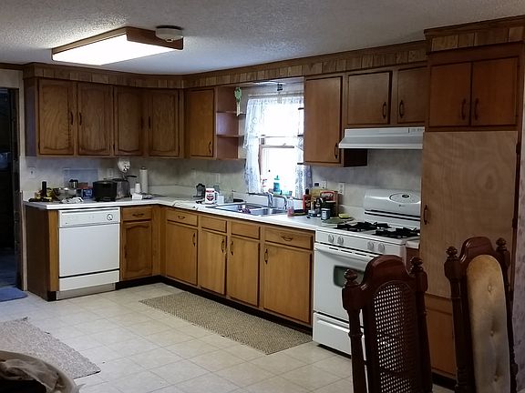 2nd image of 638 2nd Ave