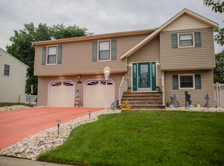 36 Hedgewood Rd, Howell, NJ 07731