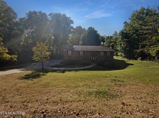 799 W Outer Dr, Oak Ridge, TN 37830