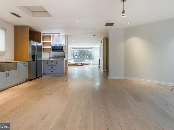 4th image of 6029 Berkshire Dr