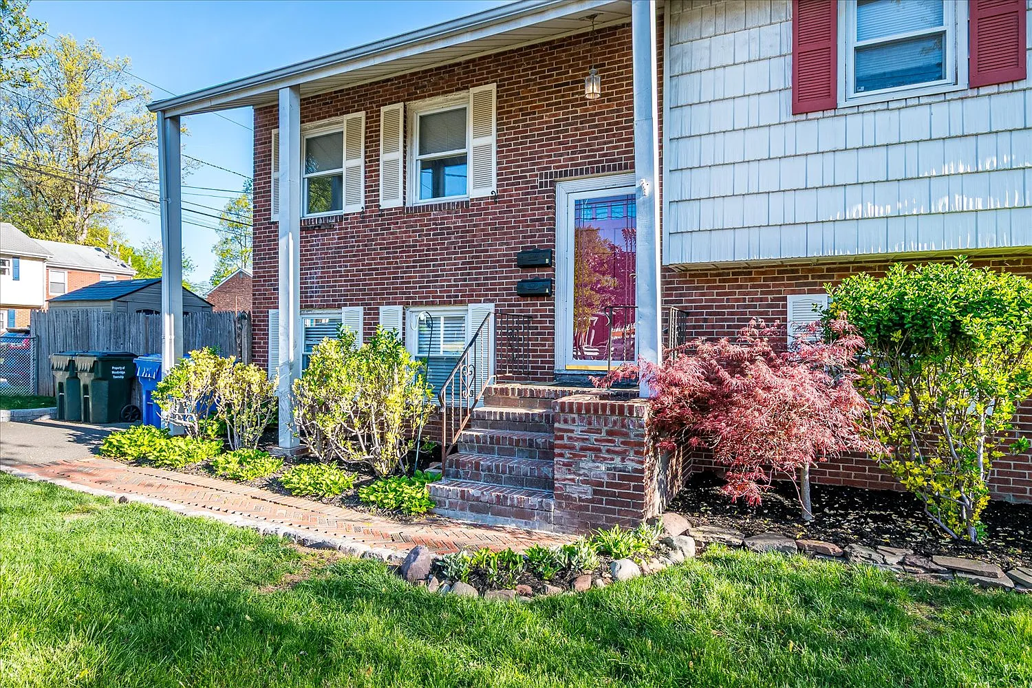 3 bed, 1100 sqft, $2,700 — Photo 3