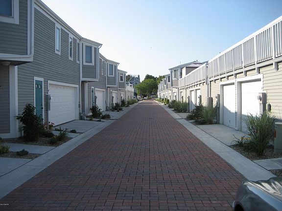 2nd image of 47 Harbor Lndg
