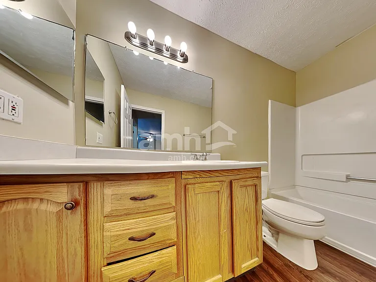 4024 Walnut Crossing Dr — Photo 11