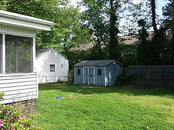 3rd image of 84 Rexford Dr