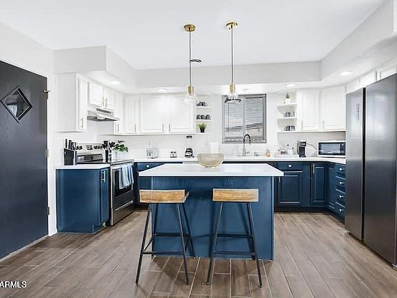 3rd image of 945 E LILAC Drive