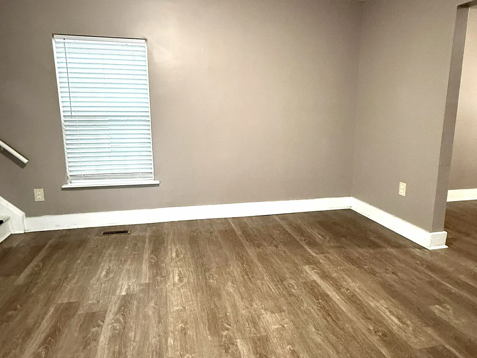 3 bed, 1.0 bath, 1160 sqft, $1,295 — Photo 4