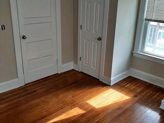 3rd image of 2025 Halstead Ave #2