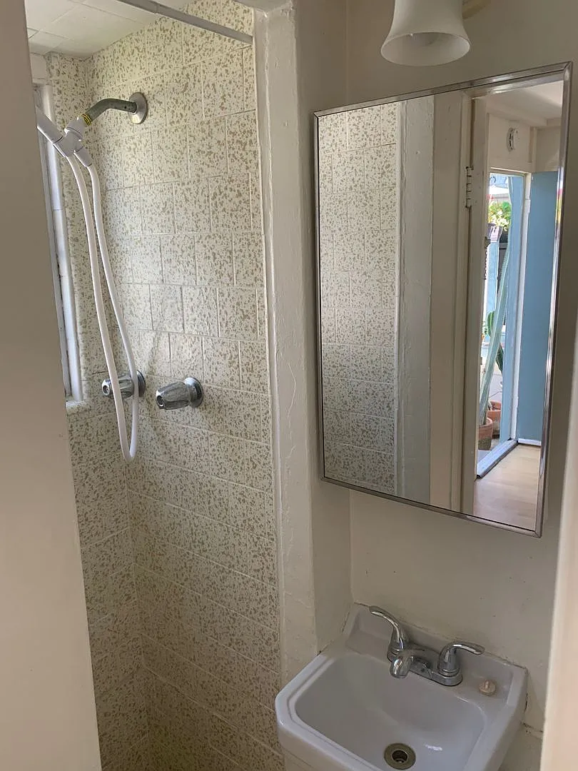 310 E Balboa Blvd — Photo 4