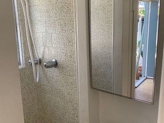 5th image of 310 E Balboa Blvd