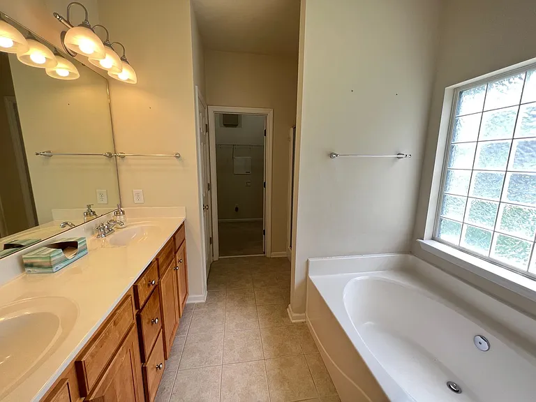 212 Summer Rain Ct — Photo 16