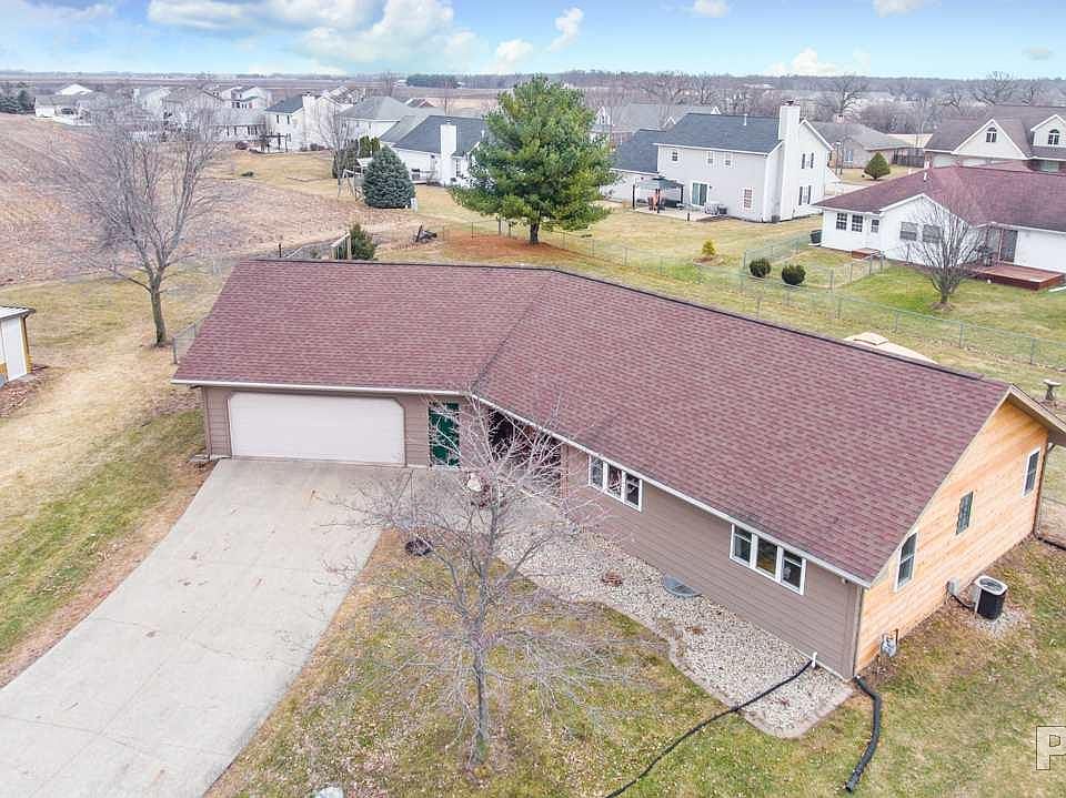 1st image of 526 E Belaire Ct