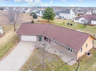 526 E Belaire Ct, Goodfield, IL 61742