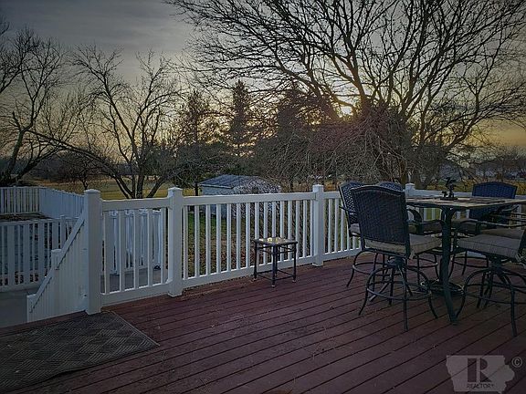 3rd image of 406 E Maple Ave