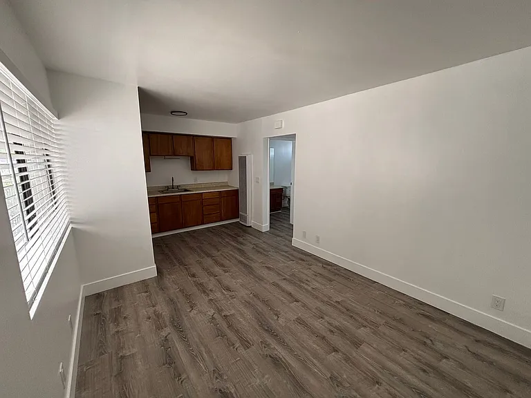 344 E Santa Anita Ave — Photo 2