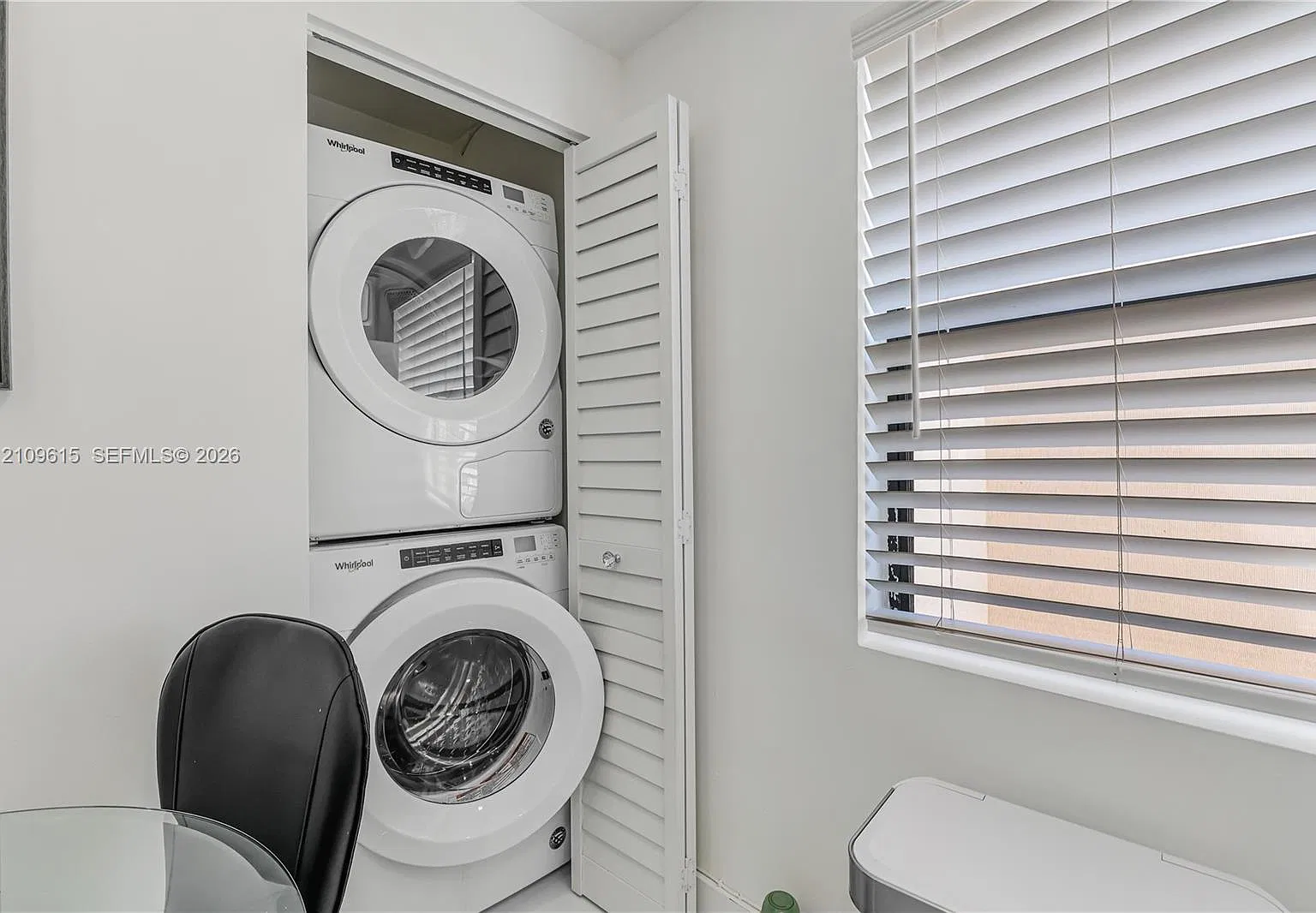Abbott Gardens Condo — Photo 2