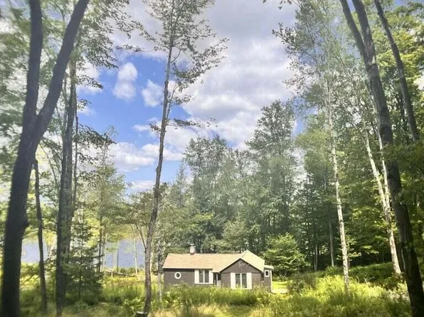 23 Little Spruce Ln, Lakewood, PA 18439