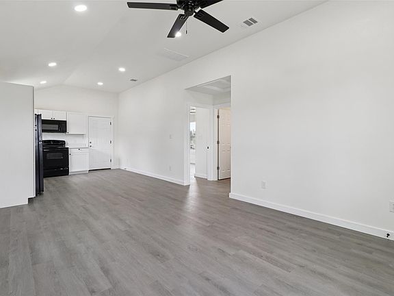 5th image of 1087 Schubert Ln #D