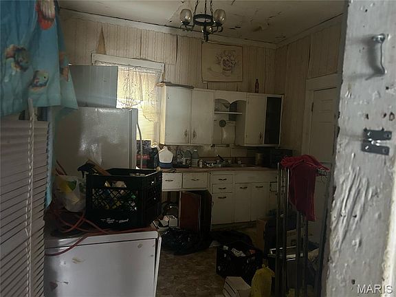 4th image of 721 Gold St