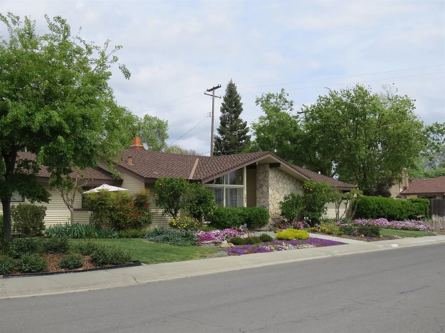 202 W Southwood Dr photo 1