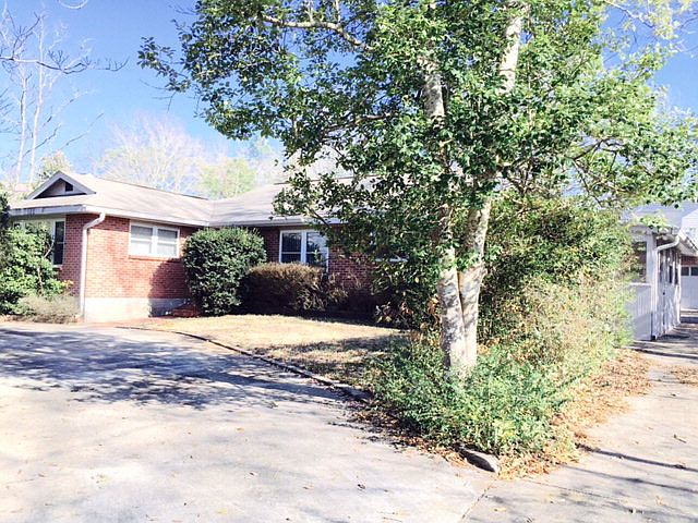 1st image of 1117 E Lakeshore Dr