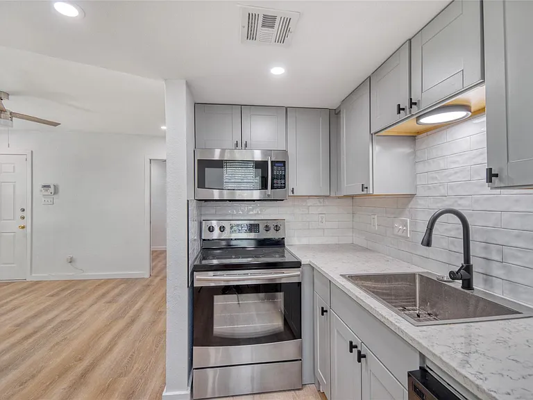 2500 Burleson Rd #701 — Photo 2