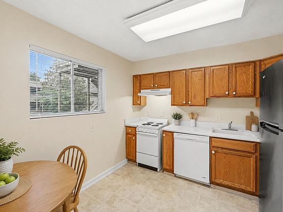 5th image of 4 Shepherd Ln #C