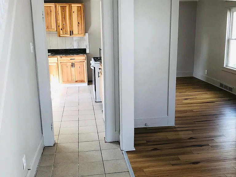 207 E Elm St #1/2 — Photo 3