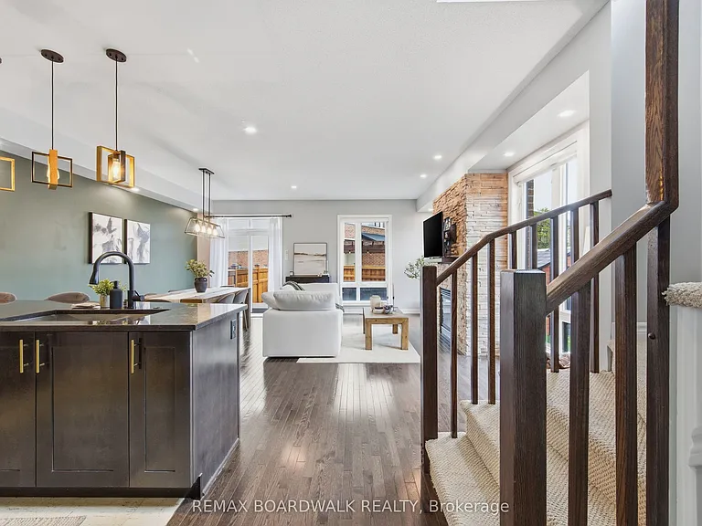 375 Cooks Mill Cres — Photo 11