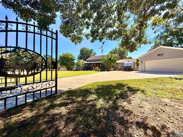 224 Buddy Williamson Rd, New Market, AL 35761