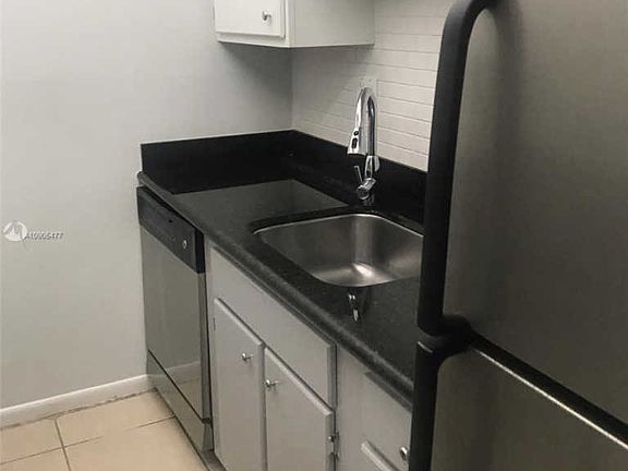 3rd image of 1901 N Andrews Ave APT 109