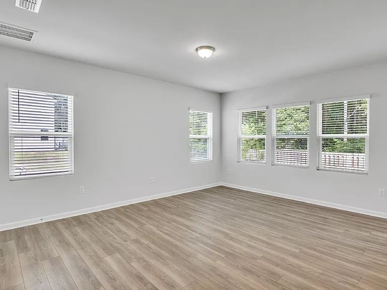 840 McKenzie Park Ter — Photo 10