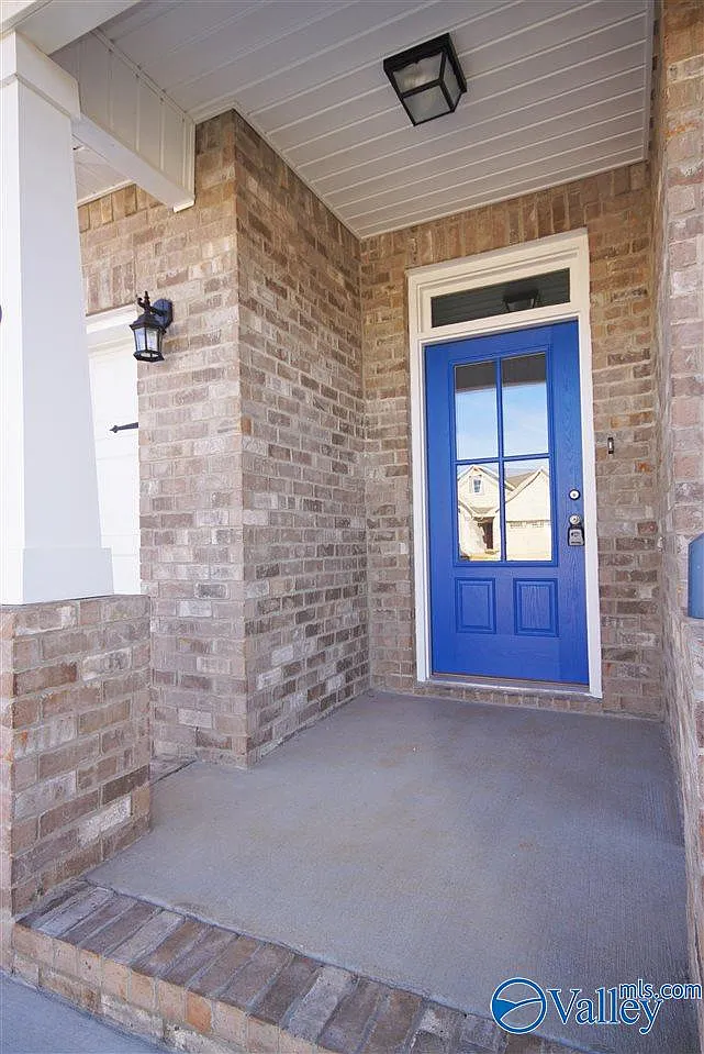 4 bed, 3.0 bath, 1956 sqft, $2,000 — Photo 3