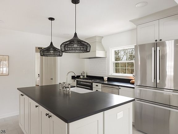 5th image of 607 Foothill Rd