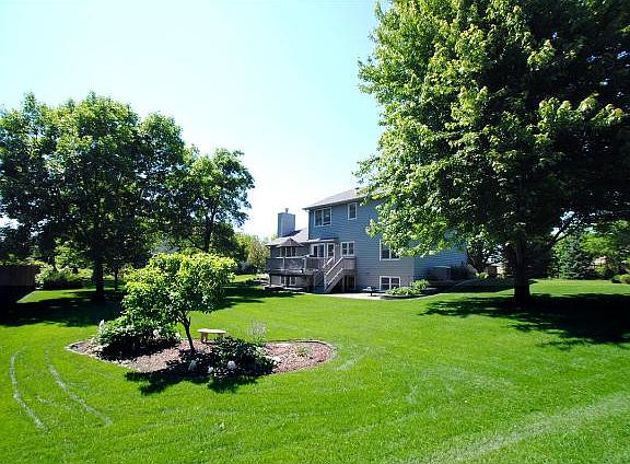 2nd image of 4270 Orchid Ln N