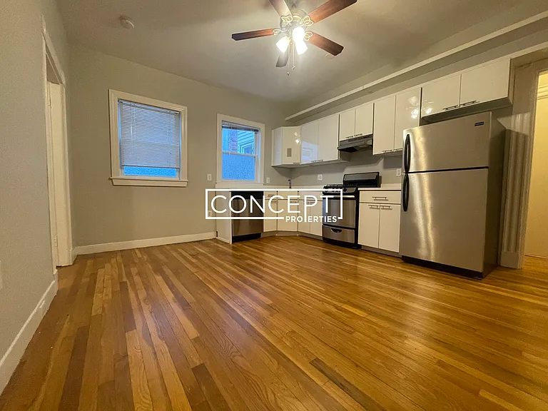 26 John F Kennedy St #7R — Photo 4