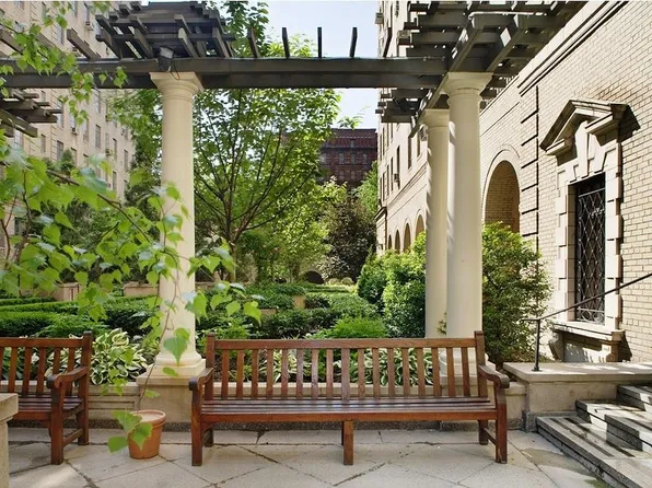 353 W 56th St APT 2H, New York, NY 10019