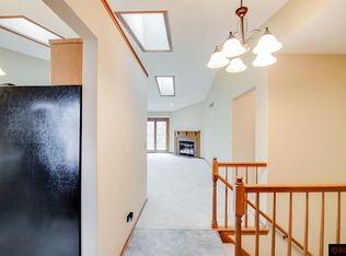 121 Canterbury Cir, Le Sueur, MN 56058