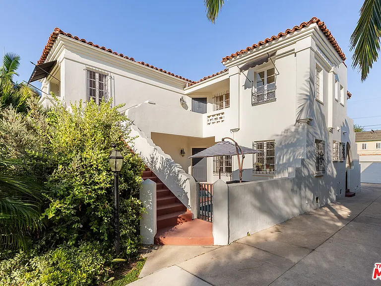 1136 S Hayworth Ave — Photo 2